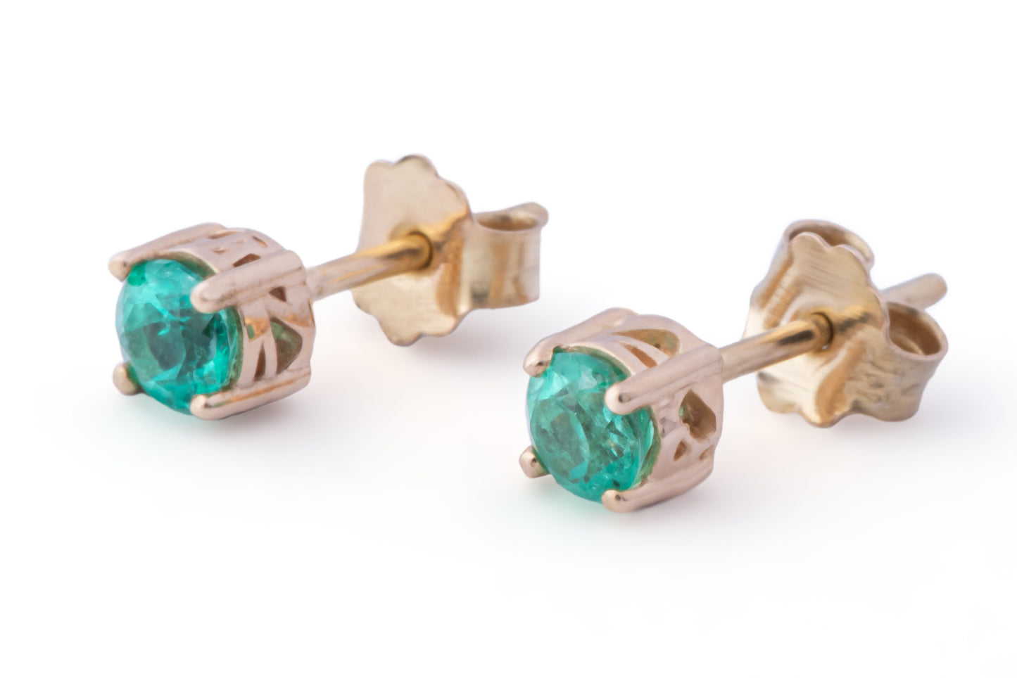 Emerald and yellow gold studs Earrings 